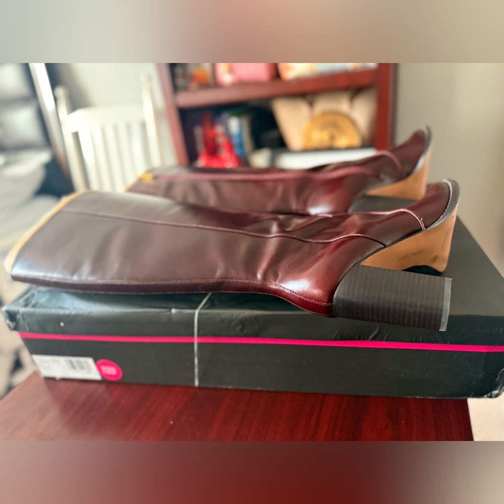 NWT  Vince Camuto Women's Tall Leather Block-Heel Boots - Burgundy - Picture 10 of 14